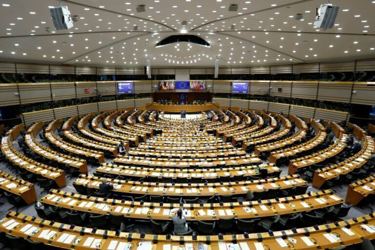 Ευρωβουλευτές: Ποιος είναι ο μισθός και τα επιδόματα- Πότε βγαίνουν σε σύνταξη και ποιος την καλύπτει