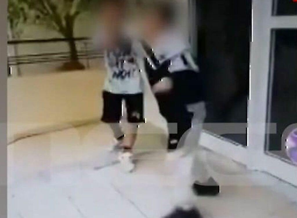 Πάτρα: Το βίντεο που ανέβασε ο 7χρονος στο TikTok με τον ξυλοδαρμό 9χρονου