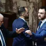 Βουλή: Στα δικαστήρια ο Φλώρος για να απολογηθεί - Με κάταγμα στη μύτη ο Γραμμένος