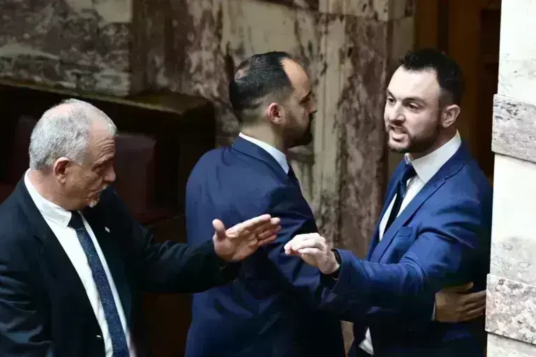 Βουλή: Στα δικαστήρια ο Φλώρος για να απολογηθεί - Με κάταγμα στη μύτη ο Γραμμένος