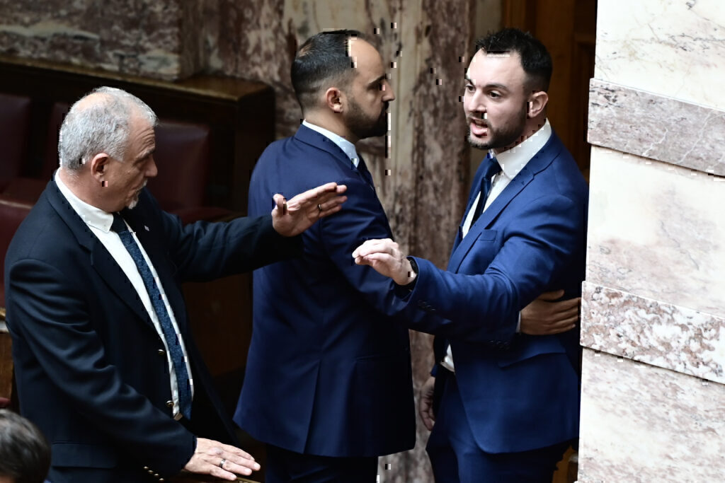 Ξύλο στη Βουλή: Ποινική δίωξη για κακούργημα στον Φλώρο – Παραπέμφθηκε στον ανακριτή, κινδυνεύει με 10ετή φυλάκιση