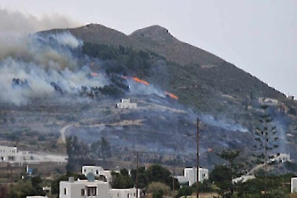 Ηλεία: Φωτιά σε δύο περιοχές – Πετάνε 7 εναέρια μέσα – Σε επιφυλακή το 112