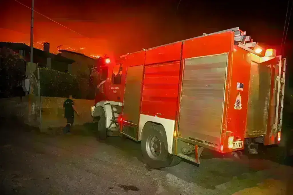 Φωτιά τώρα στο Φάληρο, στο παλιό ολυμπιακό κέντρο Beach Volley