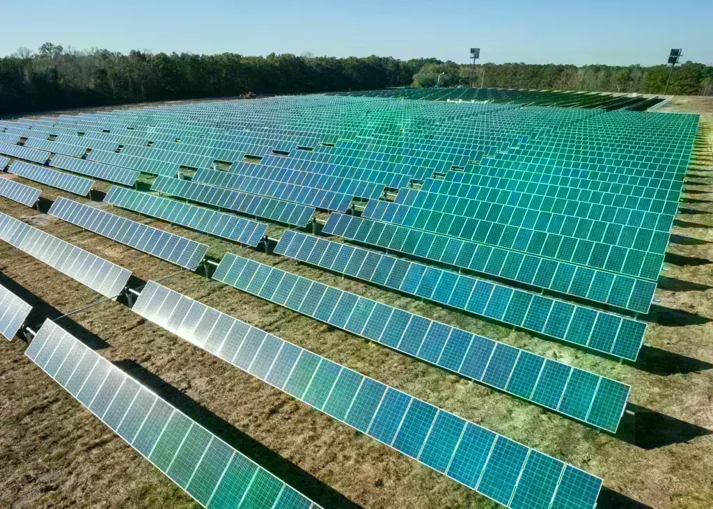 φωτοβολταϊκά στο χωράφι