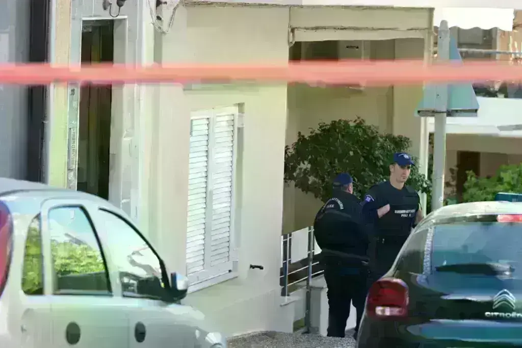 Ηλιούπολη: Επικρατέστερο σενάριο ο γιός να σκότωσε τη μητέρα του και να αυτοκτόνησε