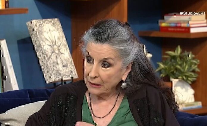 Εξομολογητική η Νένα Μεντή: «Ντυνόμουν με τα ρούχα του συζύγου μου αφότου πέθανε» [Βίντεο]