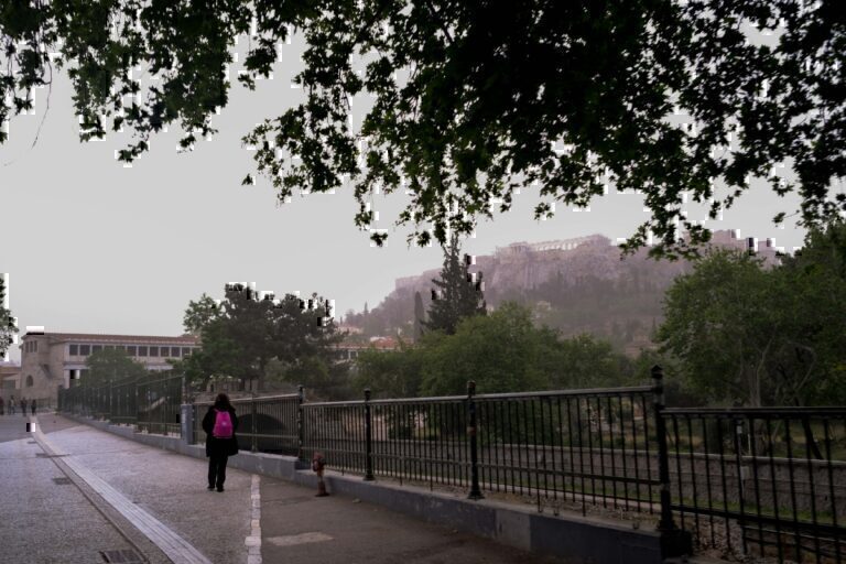 Καιρός: Η αφρικανική σκόνη φεύγει, οι βροχές έρχονται – Πότε καθαρίζει ο ουρανός και πώς θα κυλήσει η Μεγάλη Εβδομάδα [χάρτες]