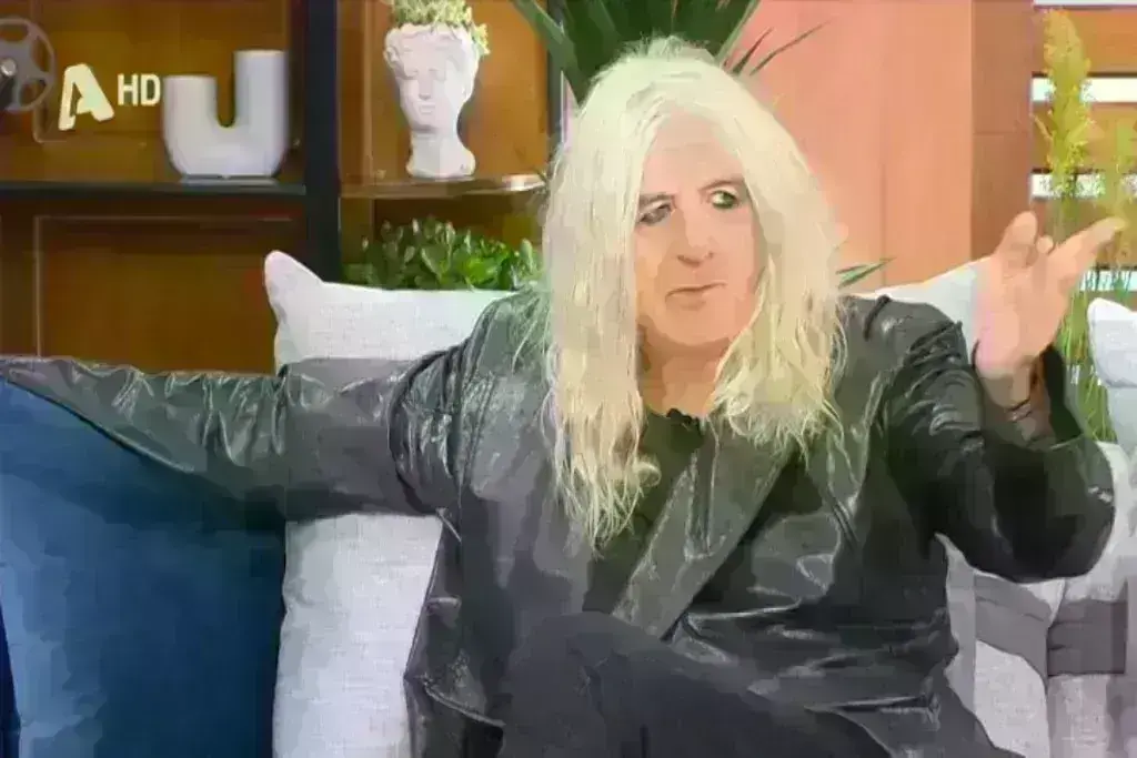 Νίκος Καρβέλας: Θύελλα αντιδράσεων με τις ατάκες του – «Βόθρος ο ελληνικός λαός» [βίντεο]