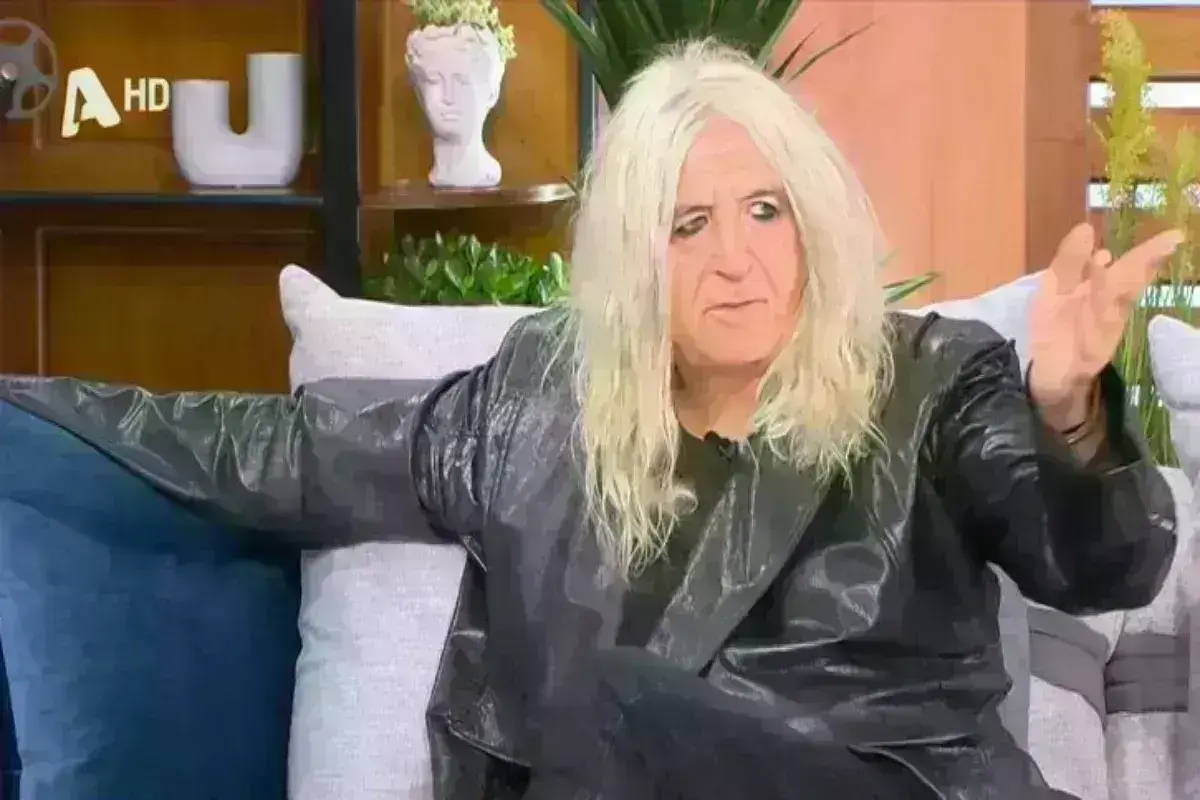 Νίκος Καρβέλας: Θύελλα αντιδράσεων με τις ατάκες του – «Βόθρος ο ελληνικός λαός» [βίντεο]