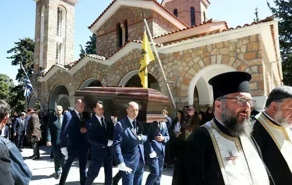 Η κηδεία του παραγωγού Γιώργου Καραγιάννη – Πλήθος κόσμου και πρόσωπα της ελληνικής TV