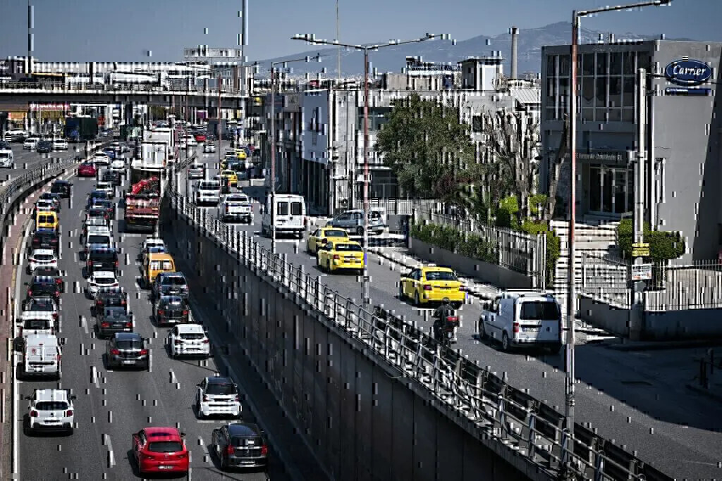 Κίνηση στους δρόμους: Κολλημένοι στον Κηφισό οι οδηγοί- 20λεπτες καθυστερήσεις στην Αττική Οδό