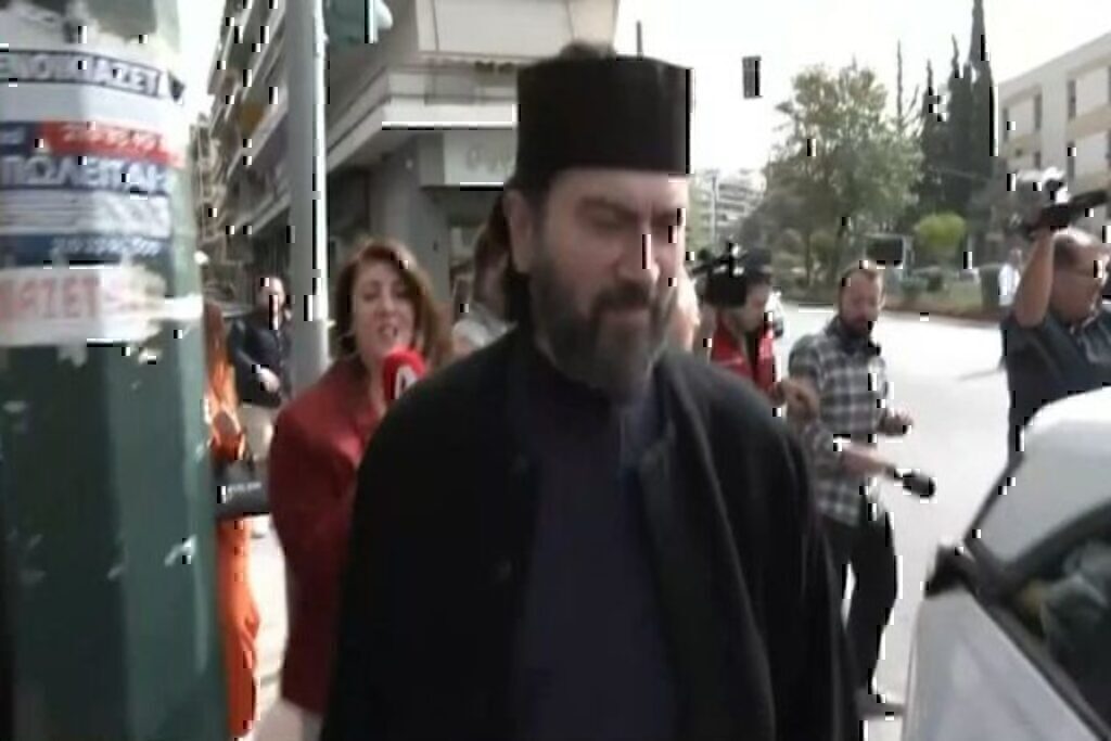Κιβωτός του Κόσμου: Αναβλήθηκε για τις 4 Απριλίου η δίκη του πατέρα Αντωνίου και 7 πρώην εργαζομένων – Αγνώριστος στην Ευελπίδων