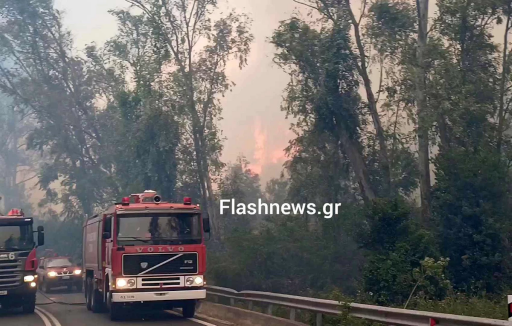Ανεξέλεγκτη η φωτιά κοντά στον Ναύσταθμο στη Σούδα – Ασθενείς μεταφέρονται στο ναυτικό νοσοκομείο [Βίντεο]