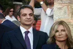 Στην αντεπίθεση η Μαρέβα Γκραμπόφσκι - Κατέθεσε μήνυση και αγωγή κατά της Έλενας Ακρίτα
