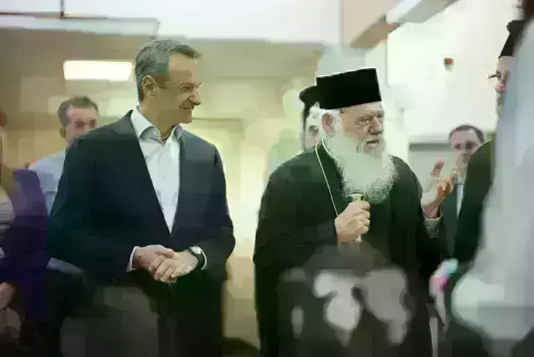 «Δεν υπάρχει χριστιανόμετρο»! Το μήνυμα Ιερώνυμου σε Βελόπουλο και άλλους – Η συνάντηση με Μητσοτάκη, το παρασκήνιο και οι αντιδράσεις της Βουλής