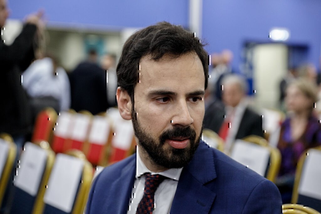 Συνέδριο ΝΔ – Ρωμανός: Η Νέα Δημοκρατία, μισό αιώνα τώρα, πρωταγωνίστησε σε κάθε μεγάλη απόφαση