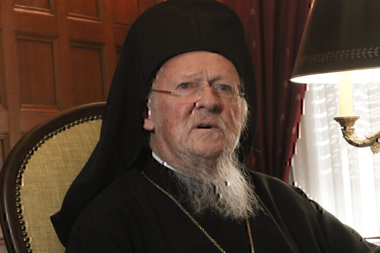 Τρισάγιο από τον Βαρθολομαίο για τους νεκρούς σε Ρουμανία και Τρίκαλα – «Ο Θεός να χαρίσει παραμυθία, υπομονή, παρηγοριά, στους συγγενείς και φίλους τους»