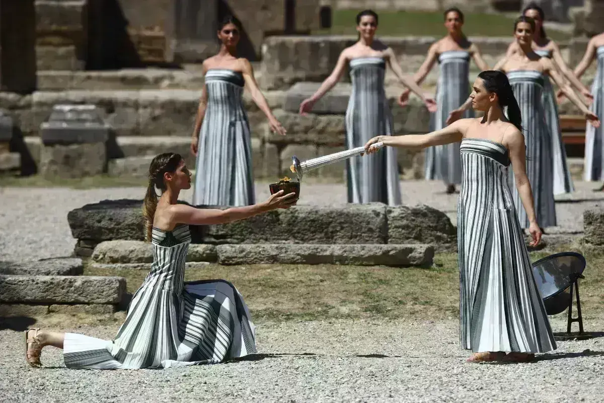 Όλα έτοιμα για την τελετή αφής της Ολυμπιακής Φλόγας, στη γενέτειρά τους την Αρχαία Ολυμπία. Το πρωί της Δευτέρας πραγματοποιήθηκε η τελική πρόβα