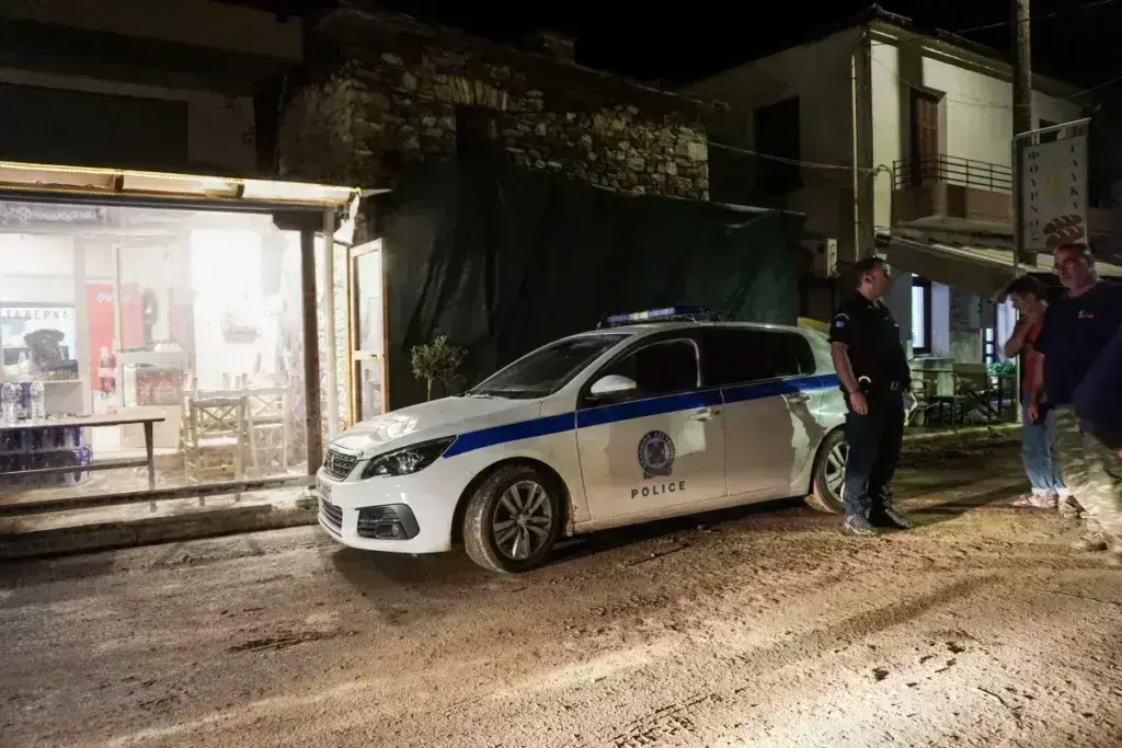 Κόρινθος: 12 συλλήψεις σε οικισμό έκανε η ΕΛ.ΑΣ. – Τα αδικήματα