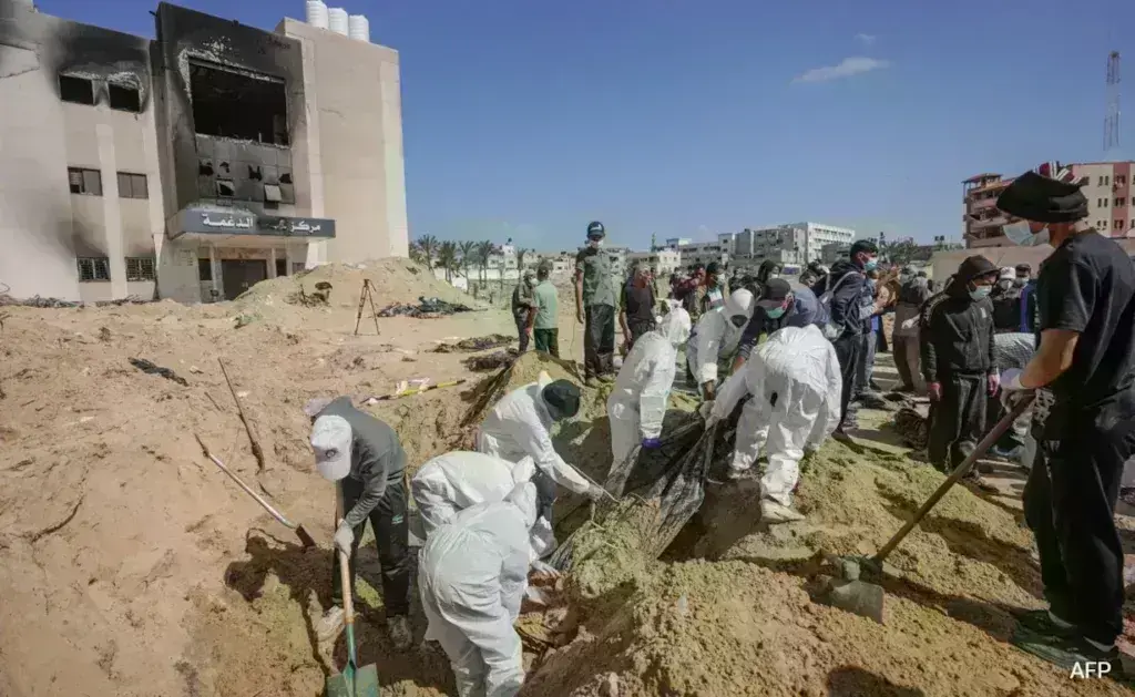Γάζα: Εκταφή σχεδόν 300 σορών από ομαδικούς τάφους στο νοσοκομείο Νάσερ