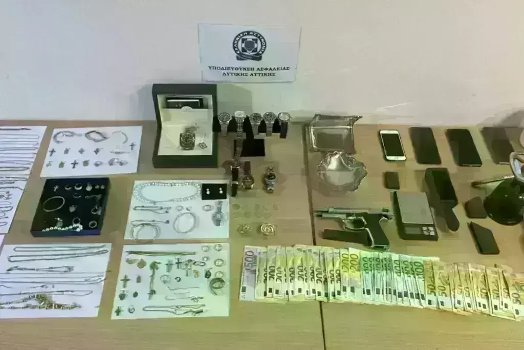Στη «φάκα» η σπείρα που έκλεβε αυτοκίνητα και σπίτια στην ανατολική Αττική – Εντυπωσιακό βίντεο από την επιχείρηση