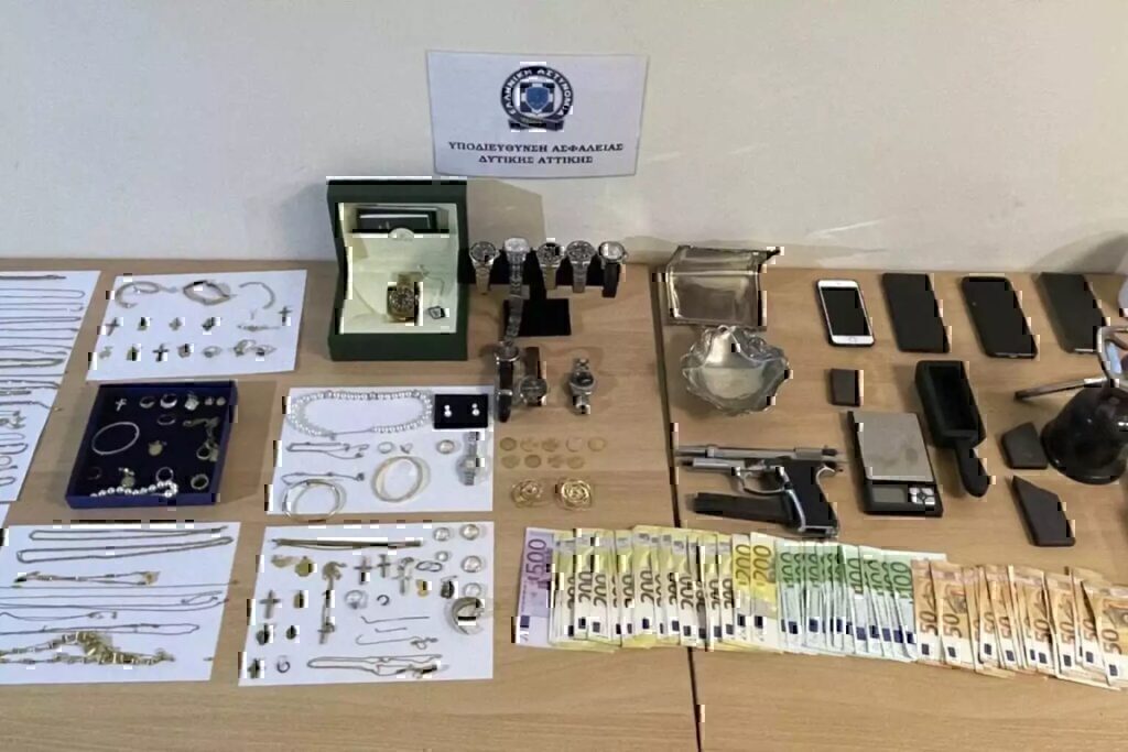 Στη «φάκα» η σπείρα που έκλεβε αυτοκίνητα και σπίτια στην ανατολική Αττική – Εντυπωσιακό βίντεο από την επιχείρηση