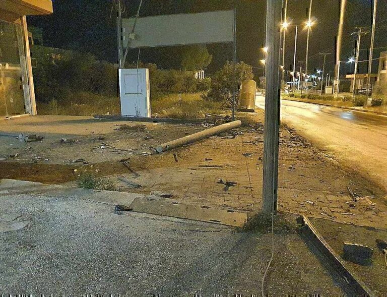 Μαρκόπουλο: Ένας νεκρός και μία σοβαρά τραυματίας σε τροχαίο – Αυτοκίνητο καρφώθηκε σε κολόνα