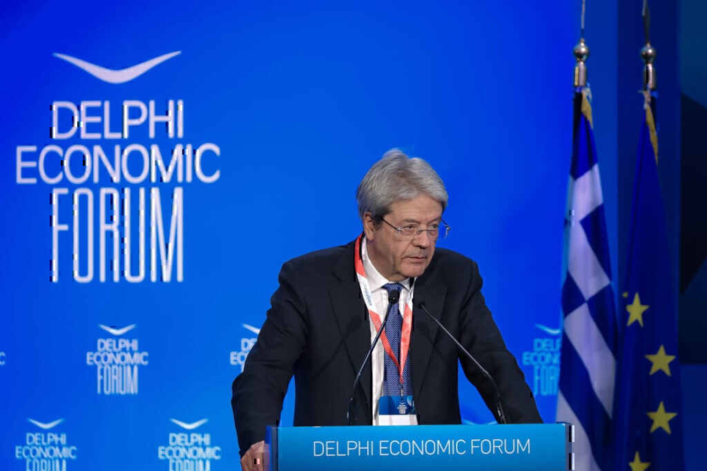 Τζεντιλόνι από το Οικονομικό Φόρουμ των Δελφών: Η Ελλάδα είναι μεταξύ των πρωταγωνιστών της μεγάλης μετάβασης