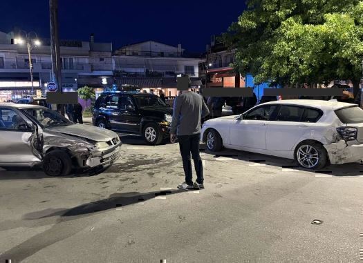 Λάρισα: Καραμπόλα 5 αυτοκινήτων – Στο νοσοκομείο ένας ανήλικος [Εικόνα]