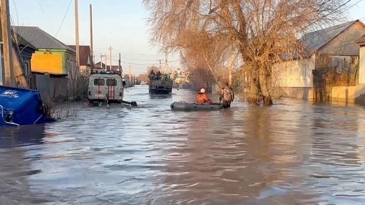 Ρωσία: Χιλιάδες άνθρωποι κινδυνεύουν από τις πλημμύρες