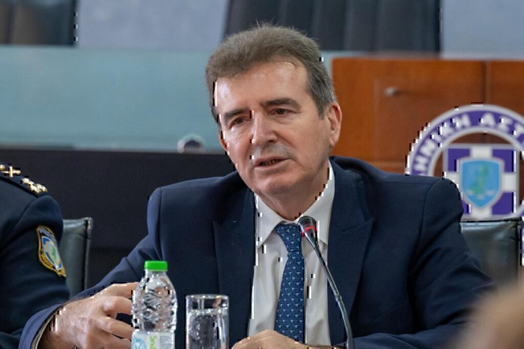 ΕΛ.ΑΣ.: Τα 4 μέτρα για την πάταξη της ενδοοικογενειακής βίας – Τι αποφασίστηκε στη σύσκεψη Χρυσοχοΐδη-αστυνομικών