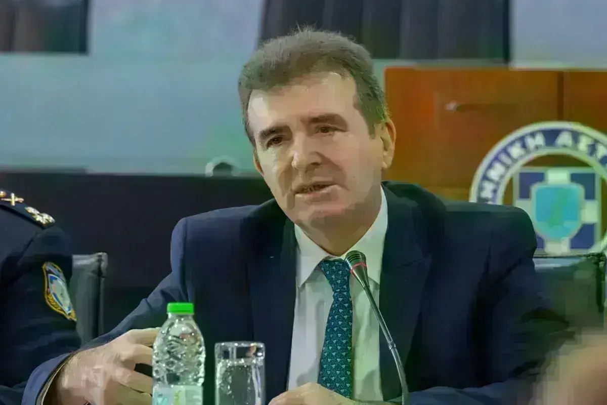 ΕΛ.ΑΣ.: Τα τέσσερα μέτρα για την πάταξη της ενδοοικογενειακής βίας – Τι αποφασίστηκε στη σύσκεψη Χρυσοχοΐδη-αστυνομικών