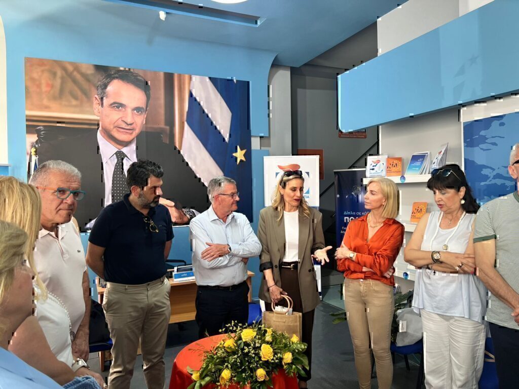 Ελεονώρα Μελέτη: «Το όνειρό μου ήταν πάντα ένα μοβ ποδήλατο» – Η παρουσίαση του βιβλίου της στην Πάτρα