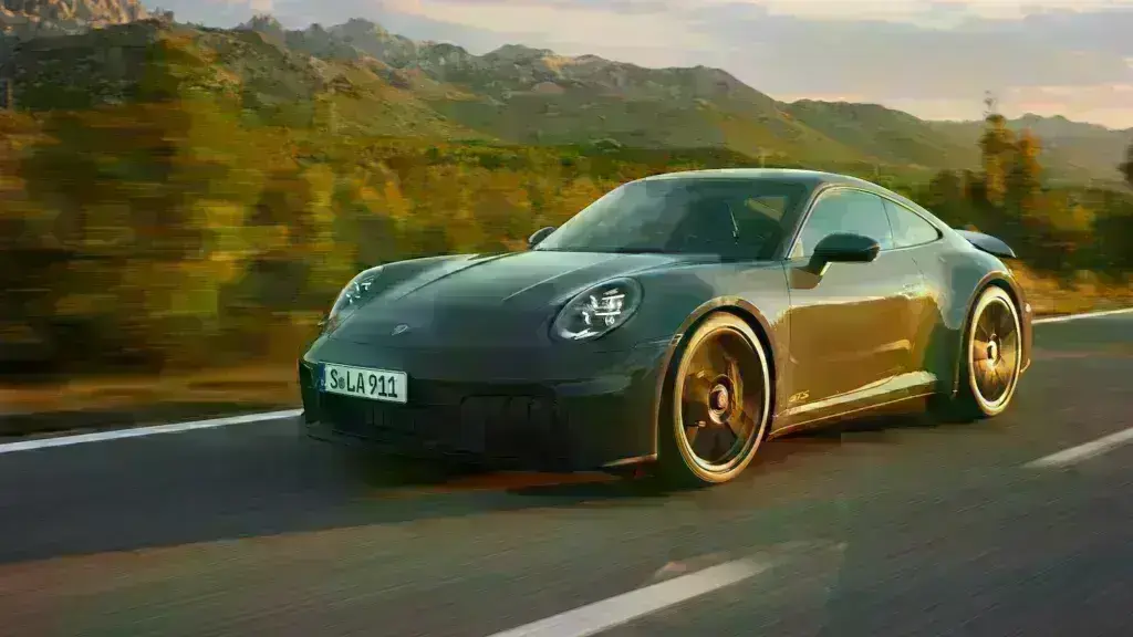 Η νέα Porsche 911 είναι υβριδική, με όσο πιο «911» τρόπο γίνεται!
