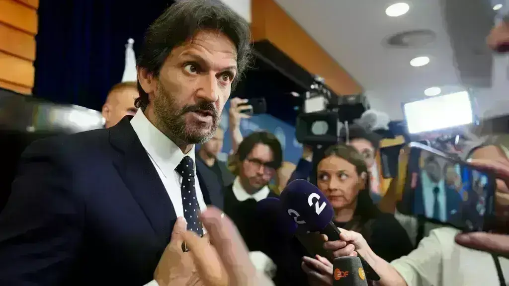 Ρόμπερτ Φίτσο: Οι υπουργοί της Σλοβακίας κατηγορούν τους δημοσιογράφους και την αντιπολίτευση για τη