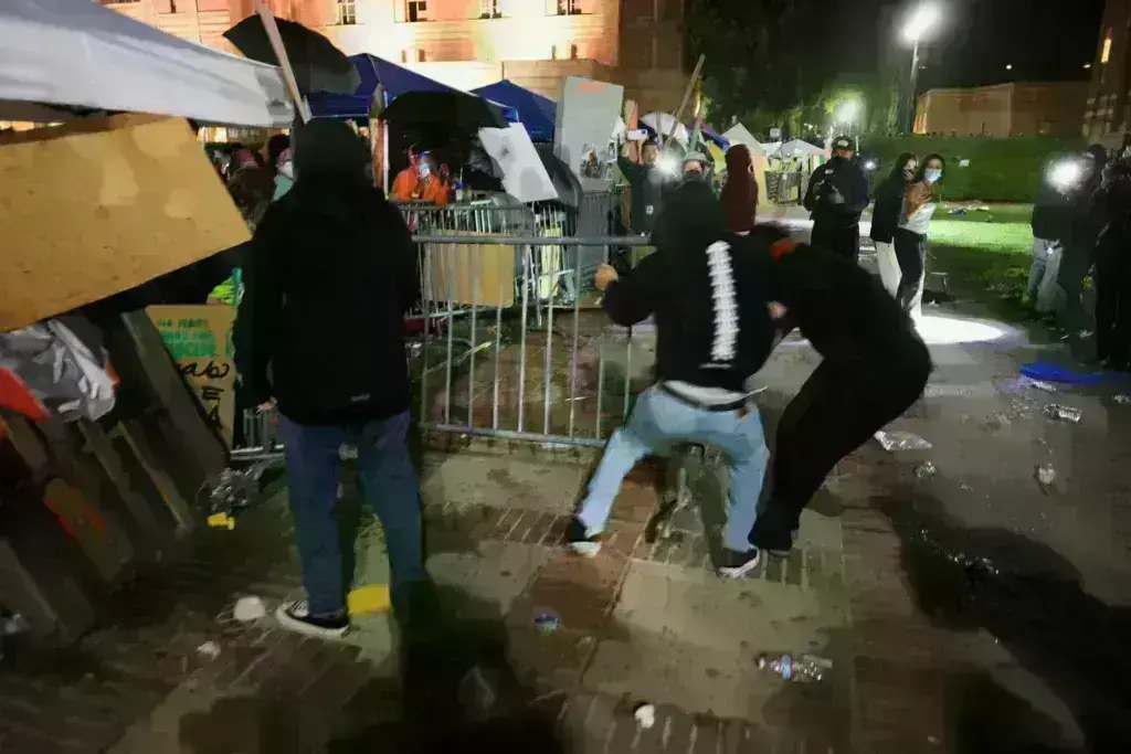 ΗΠΑ: Συγκρούσεις μεταξύ διαδηλωτών τη νύχτα στο UCLA