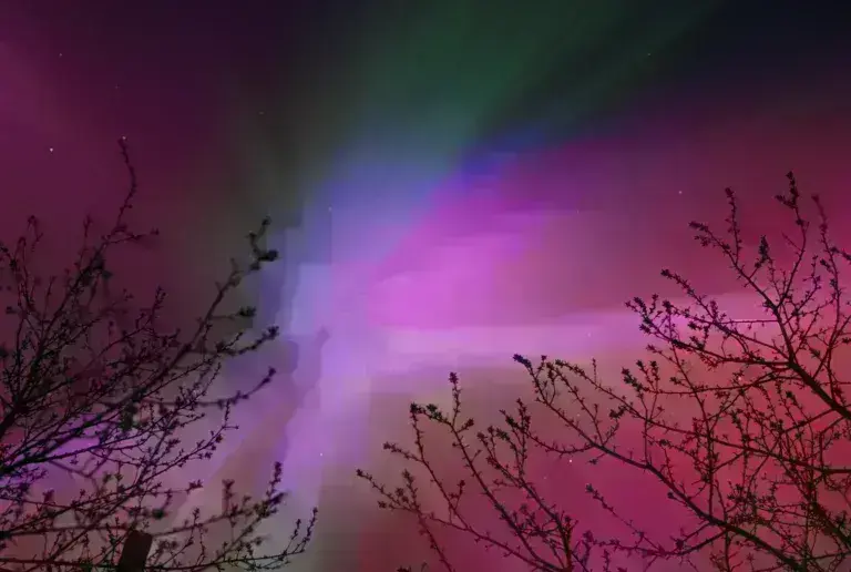 Γεωμαγνητική καταιγίδα: «Πίνακες ζωγραφικής» οι νυχτερινές εικόνες του ουρανού - Δείτε βίντεο