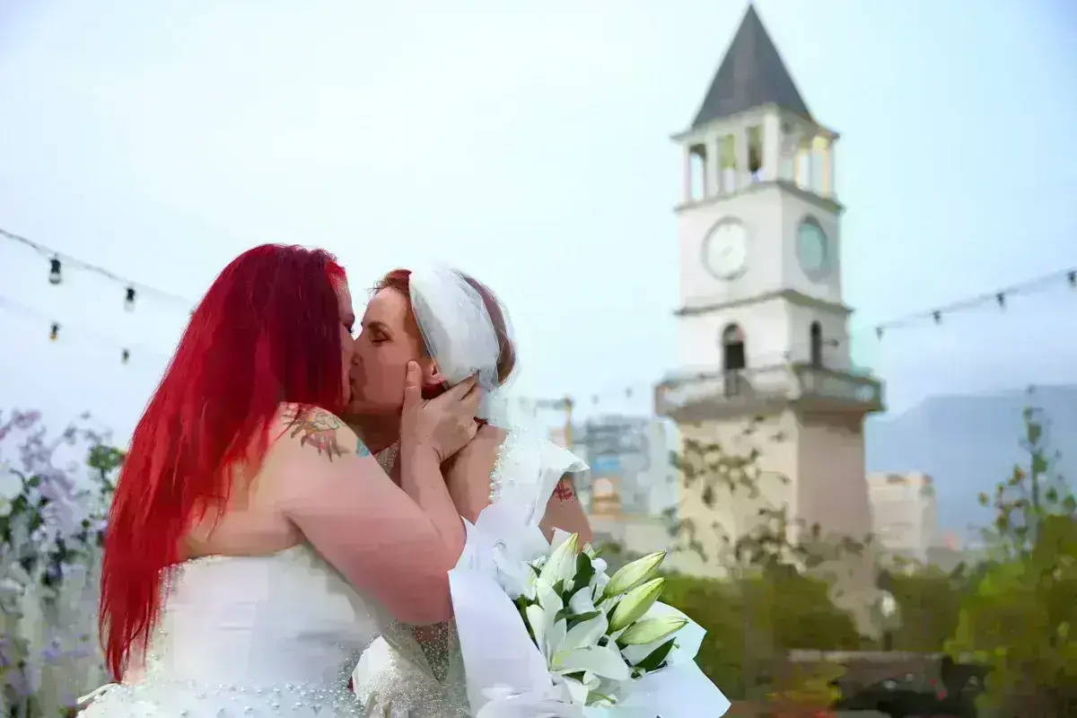 Αλβανία: Γεγονός ο πρώτος γάμος ομόφυλου ζευγαριού [βίντεο]