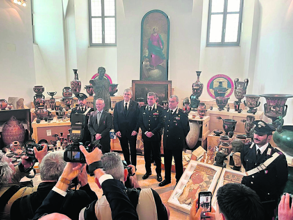 Μάθιου Μπογδάνος: Ποιος είναι ο Έλληνας Ιντιάνα Τζόουνς