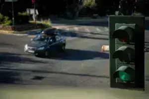 Αλλάζουν τα φανάρια κυκλοφορίας; Ποιο θα είναι το νέο χρώμα και γιατί