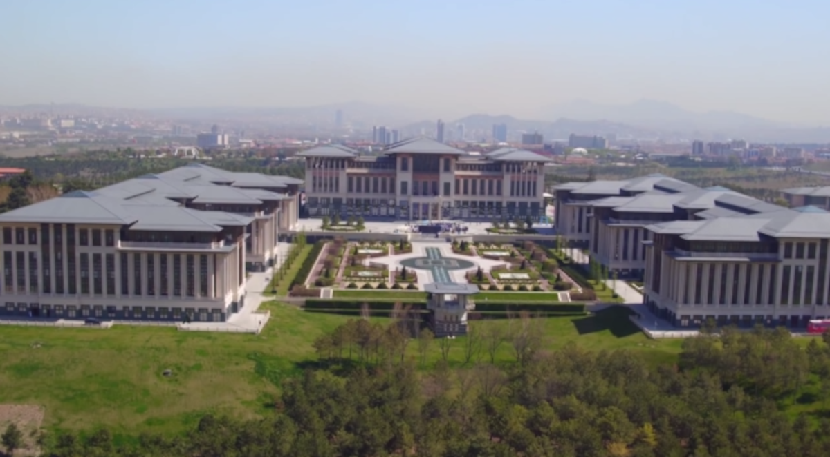 Αυτό είναι το... φαραωνικό «Λευκό παλάτι» του Ερντογάν - 300.000 τετραγωνικά μέτρα και 1.150 δωμάτια