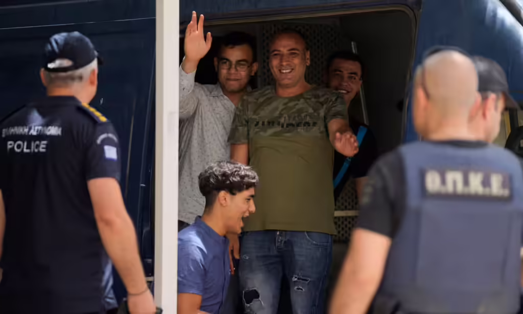 Ναυάγιο στην Πύλο: Δημοσίευμα της Guardian για την κράτηση των εννέα Αιγυπτίων