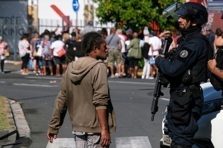 Νέα Καληδονία: Αστυνομικός σκότωσε 48χρονο και συνελήφθη- Μαίνονται οι ταραχές