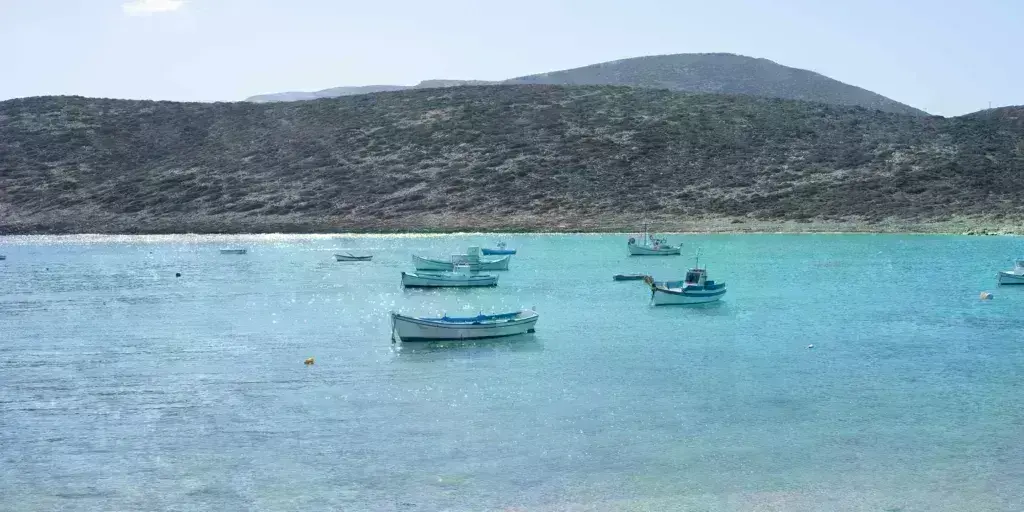 Le Monde: Καταπέλτης για την Ελλάδα- «Εγκαταλελειμμένοι οι κάτοικοι στην Αμοργό»