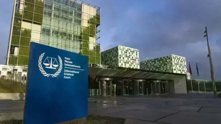 Γαλλία: «Υποστηρίζει το ΔΠΔ» για τη σύλληψη ηγετών του Ισραήλ και της Χαμάς