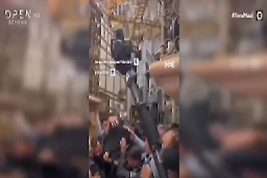 Ελεύθερος ο Έλληνας αστυνομικός που συνελήφθη κατά την τελετή του Αγίου Φωτός στα Ιεροσόλυμα [βίντεο]