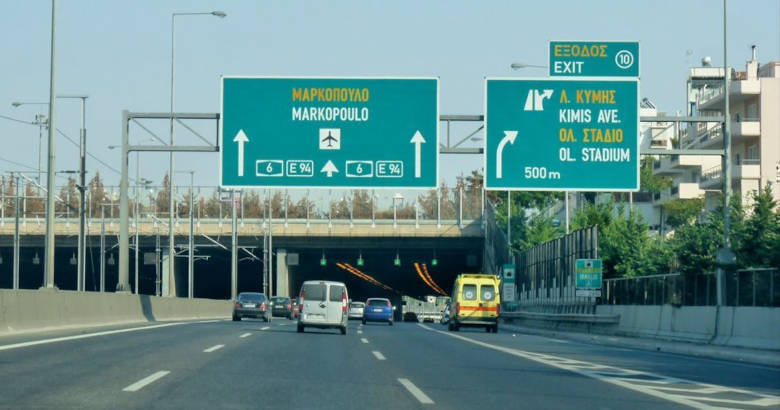 Φορτηγό συγκρούστηκε με μοτοσικλέτα στην Αττική Οδό