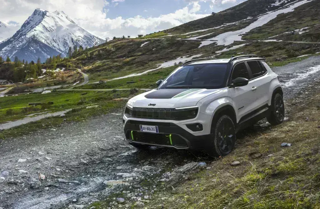 Νέο Jeep Avenger 4xe: Αλλαγές εντός, εκτός, και επί τα αυτά