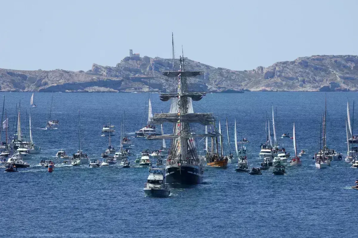 Ολυμπιακοί Αγώνες-Παρίσι 2024: Η Ολυμπιακή Φλόγα στην Μασσαλία - Εντυπωσιακές εικόνες από την υποδοχή του Belem