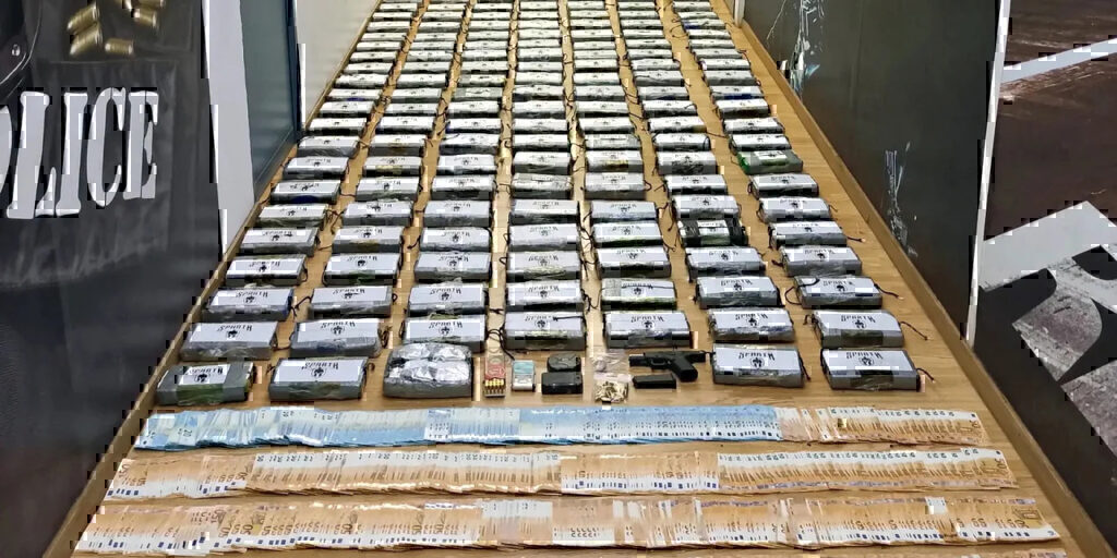 Λιμάνι Πειραιά: Τέσσερις συλλήψεις για τα 200 κιλά κοκαΐνης – Το παρελθόν των συλληφθέντων